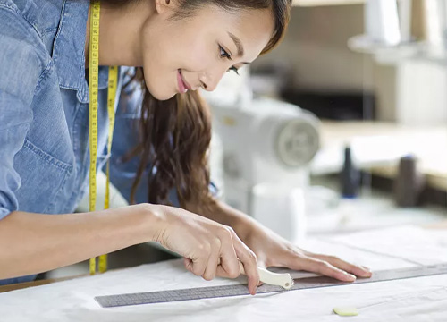 乐多捕鱼3d相似游戏：从守艺到创艺 一对清镇母女的“苗绣人生”